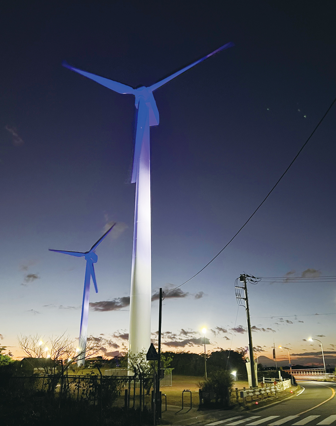 宮川公園の風力発電機がライトアップ（2023年12月1日号横須賀・三浦・湘南版）