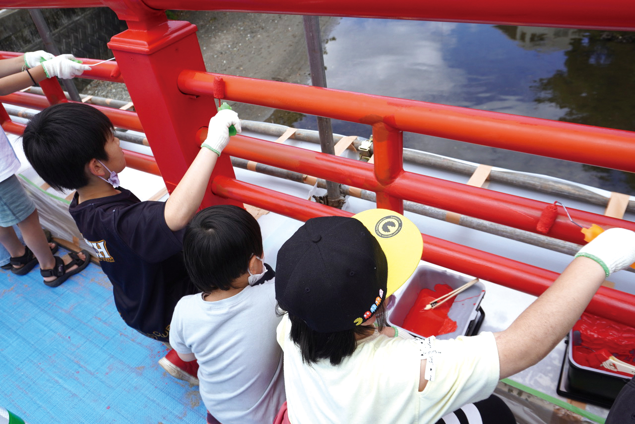 「みそぎ橋を綺麗にしよう！」小学生が塗装体験（2022年6月3日号横須賀・三浦・湘南版）