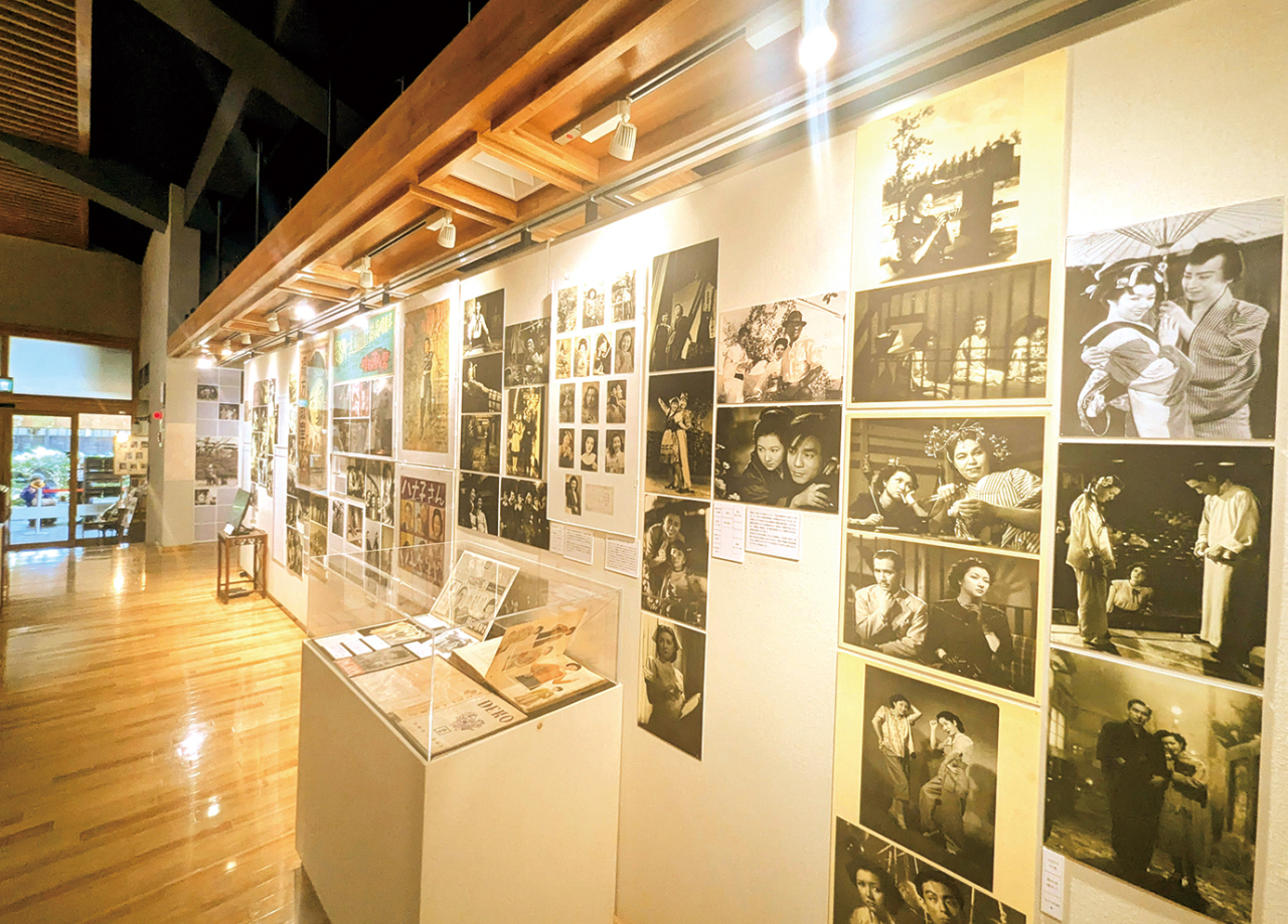 鎌倉市川喜多映画記念館にて特別展「〈女優〉から〈妻〉へ- 生誕１００年 高峰秀子という生き方」開催中（2024年11月15日号横須賀・三浦・湘南版）