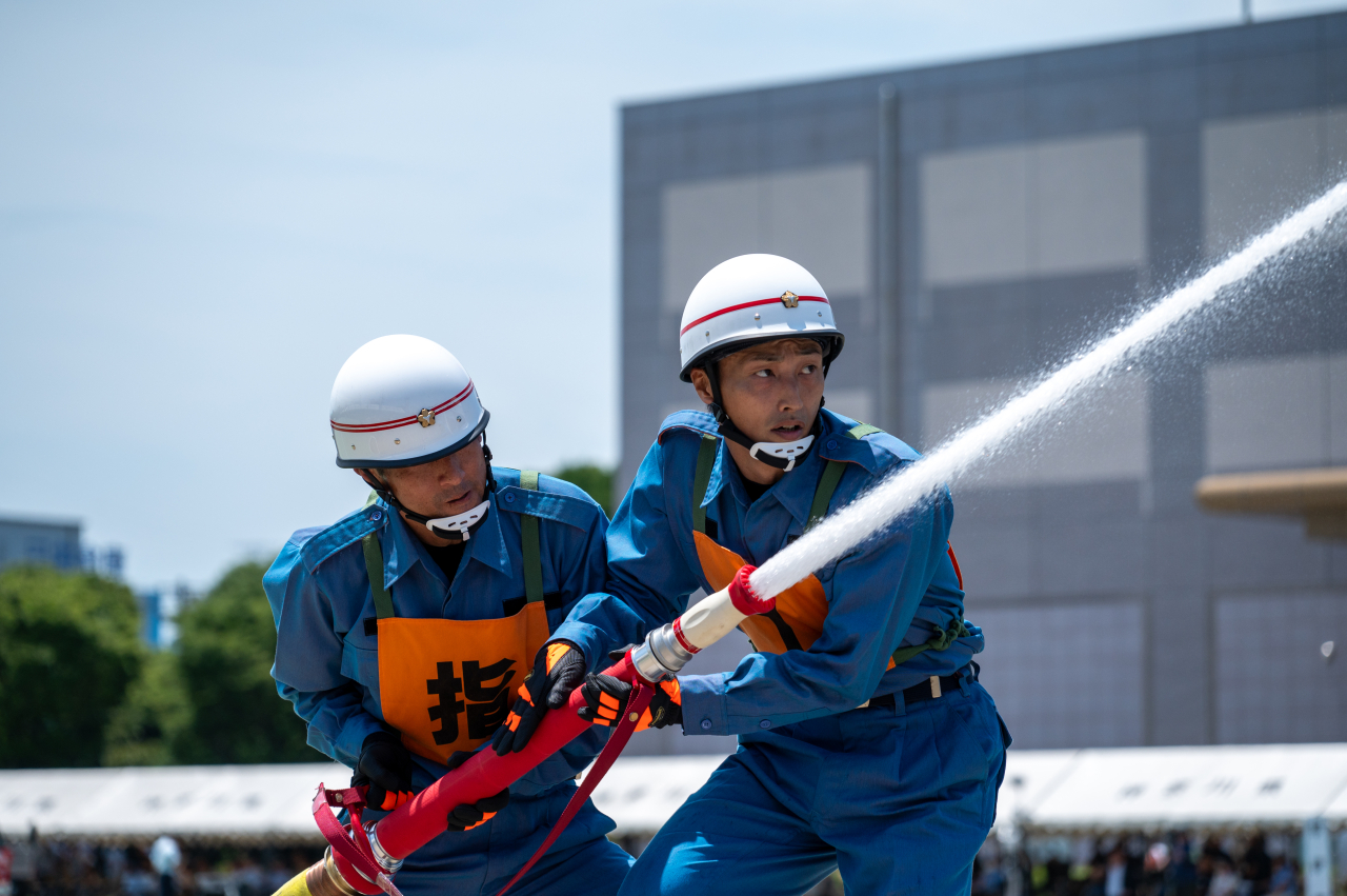 ⑤　１番員と筒先交代