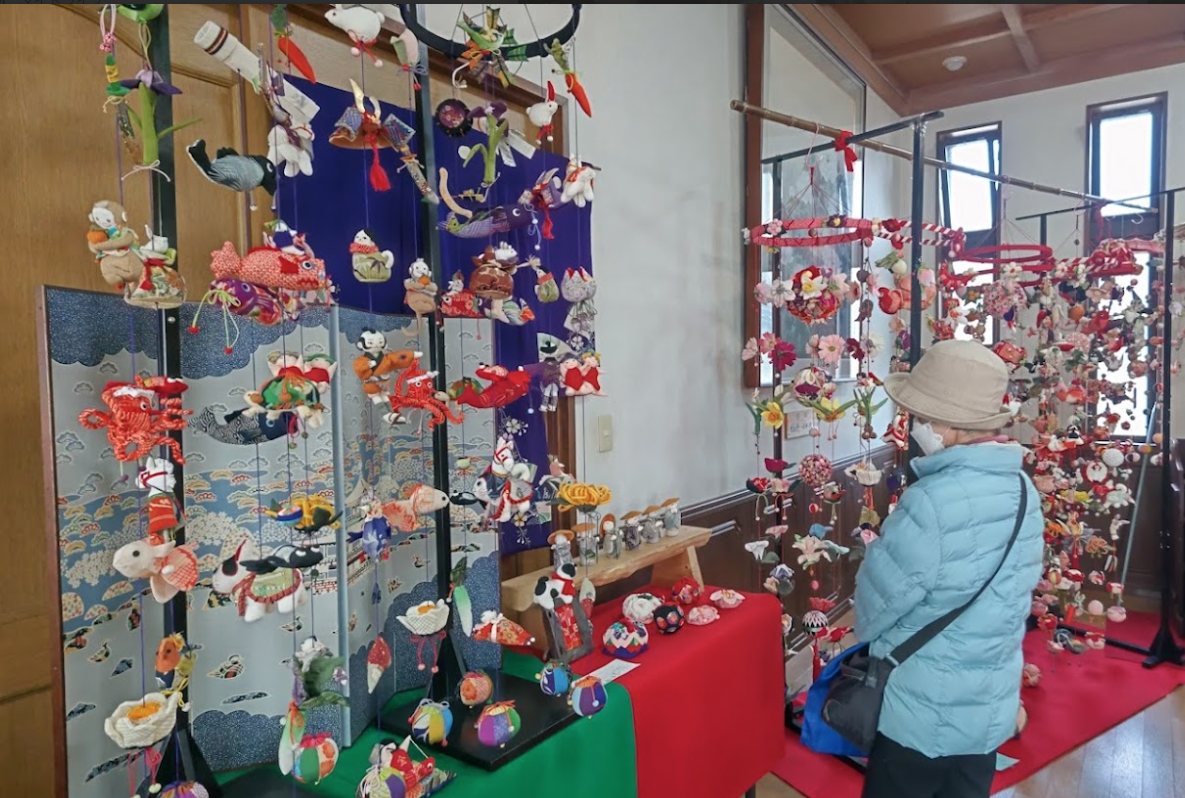 金沢区龍華寺 地蔵堂でつるし雛とお細工物展（2026年２月号金沢版）