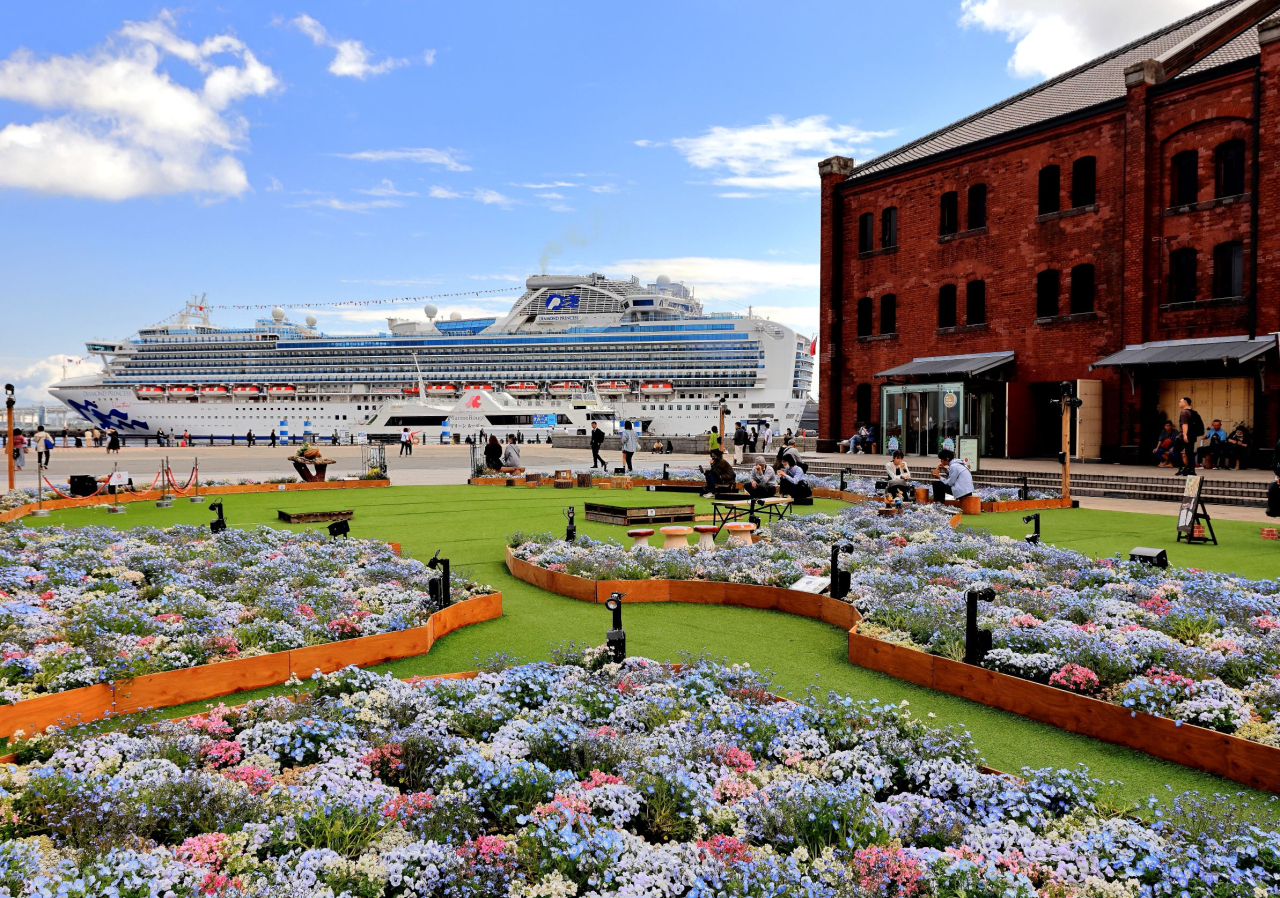 横浜港客船フォトコンテスト2024 受賞作品「港につづく花園の道」