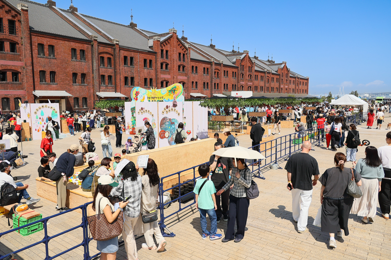 【現地レポ】横浜赤レンガ倉庫に「トマトの森」が出現？
カゴメ「不思議の畑とトマトの樹」を訪ねて（WEB限定）